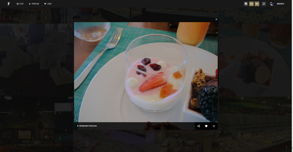 写真をクリックするとその場に拡大表示。さらにもう一度クリックすると個別ページで大きなサイズで閲覧することができます。